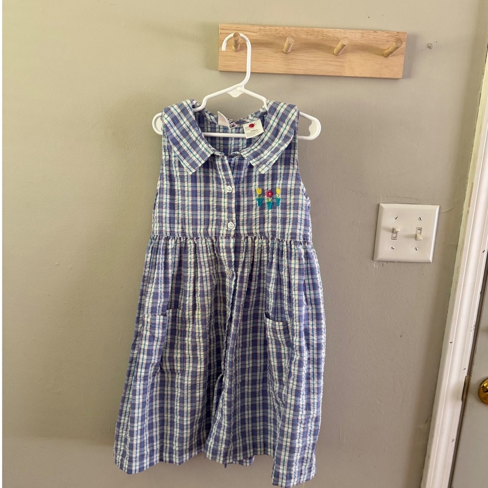 Size 8. Vintage seersucker dress